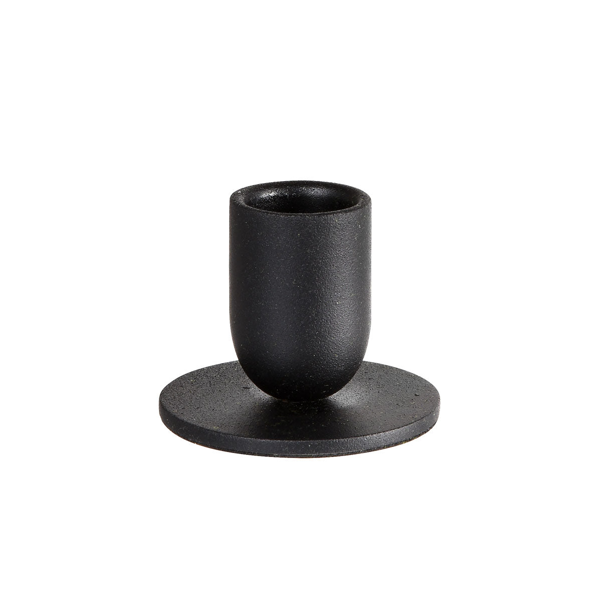 Der Duni GmbH Kerzenhalter Metall, 5,7x4,3cm Totem (1 Stück) in schwarz hat eine zylindrische Form mit einem abgerundeten Fuß auf einer flachen runden Platte und bietet zeitloses Design und elegantes Wohnaccessoires-Flair auf weißem Hintergrund.