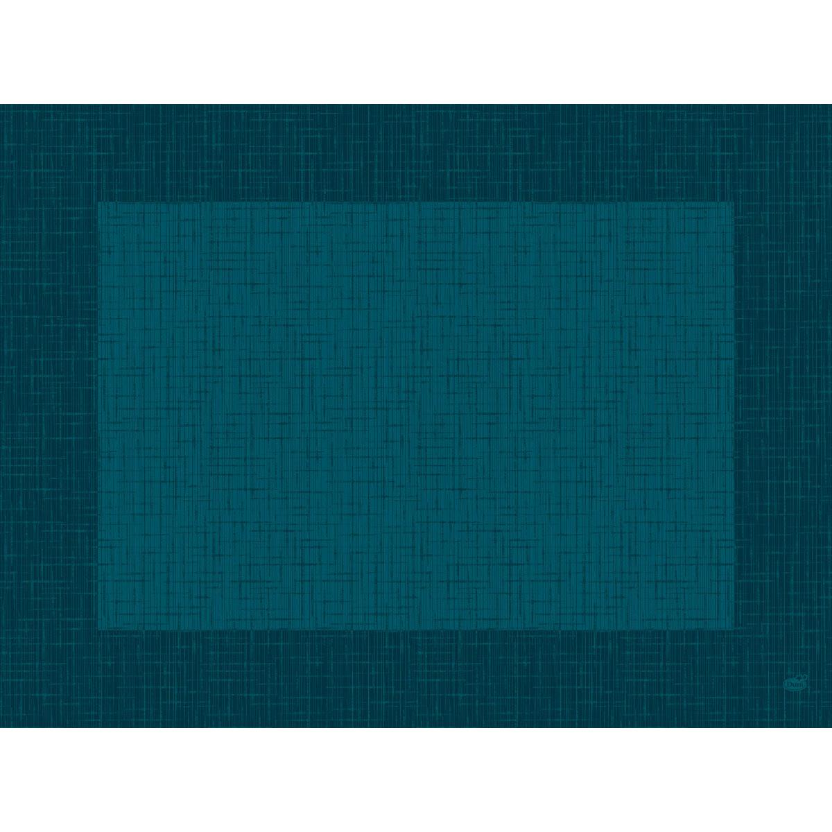 Die Duni GmbH Bio-Dunicel-Sets 30x40 Linnea ocean teal100P zeichnen sich durch ein strukturiertes, kreuzförmiges Gitter auf ozeanfarbenem Segeltuch mit einem helleren zentralen Rechteck und einem umweltfreundlichen Design aus, das mit einer kleinen Signatur in der rechten unteren Ecke abgeschlossen wird.