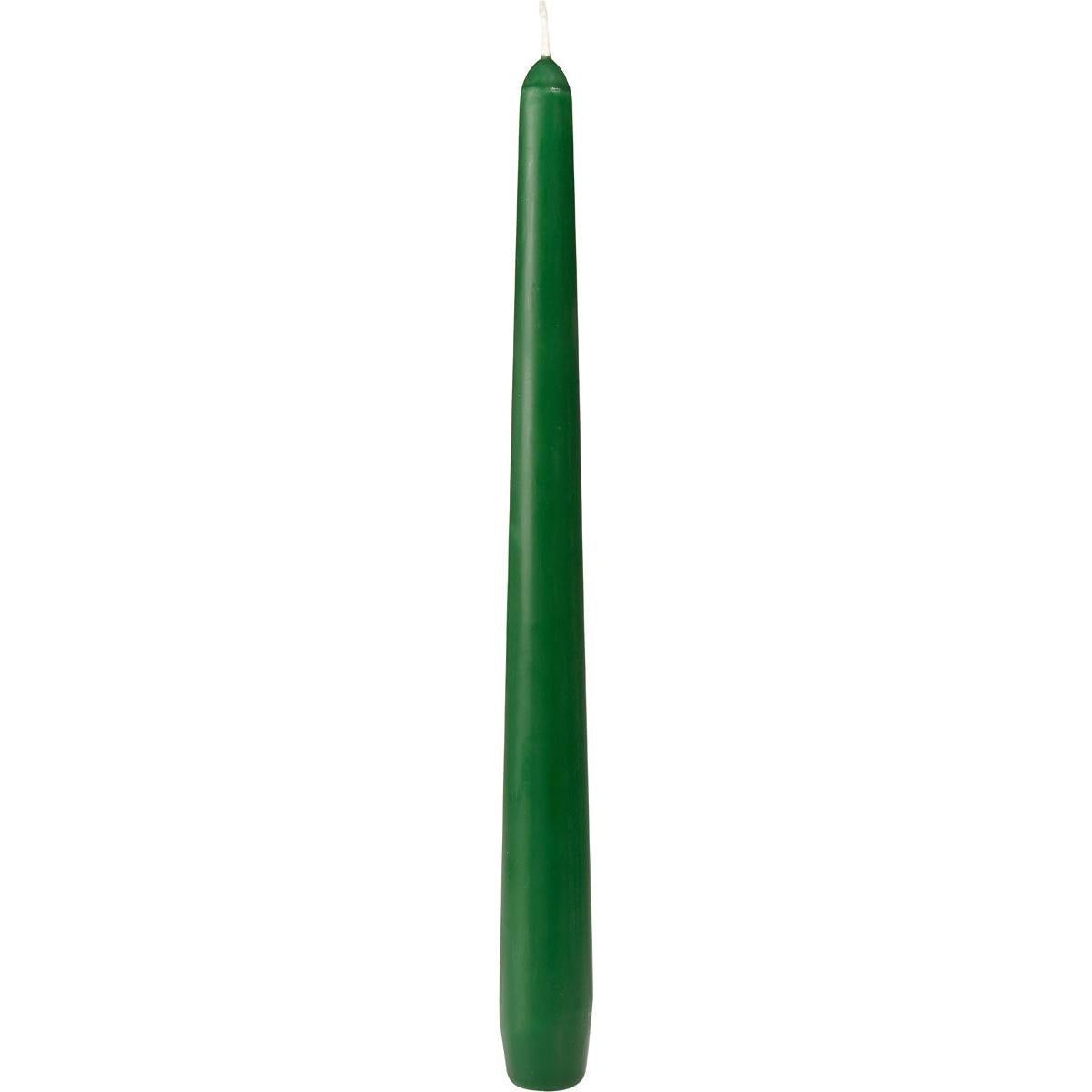 Eine hohe, solide grüne Leuchterkerze der Duni GmbH (250 x 22 mm) mit weißem Docht steht aufrecht auf weißem Grund und bietet rund 7 Stunden Brenndauer.