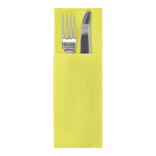 Ein silbernes Gabel- und Messerbänkchen nebeneinander in einer gefalteten PAPSTAR 50 Servietten "DAILY Collection" 48 x 30 cm mit Besteckfalz der PAPSTAR GmbH, ausgestattet mit einer praktischen Bestecktasche.