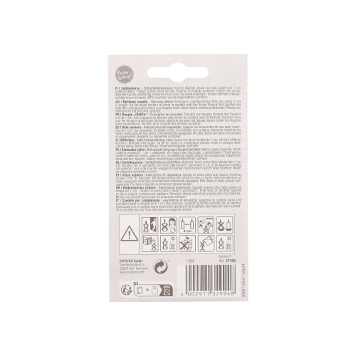 Rückseite der PAPSTAR Zahlenkerze mit Halter 7 cm "6" von PAPSTAR GmbH: Anleitungen und Warnhinweise in mehreren Sprachen, Sicherheits- und Recyclingsymbole, Barcode und ein Aufhängeloch an der Oberseite zur Präsentation.