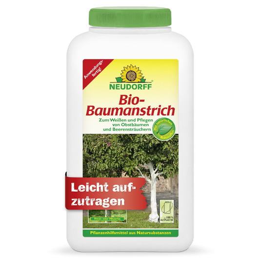 Ein weißer Behälter von Neudorff Shop mit der Aufschrift "Bio-Baumanstrich" zeigt einen Baum mit weißem Stamm. Auf dem Etikett steht "Leicht aufzutragen" und der Hinweis, dass dieses Produkt Baumrinde pflegt und schützt, ideal für Obst- und Beerenbäume.