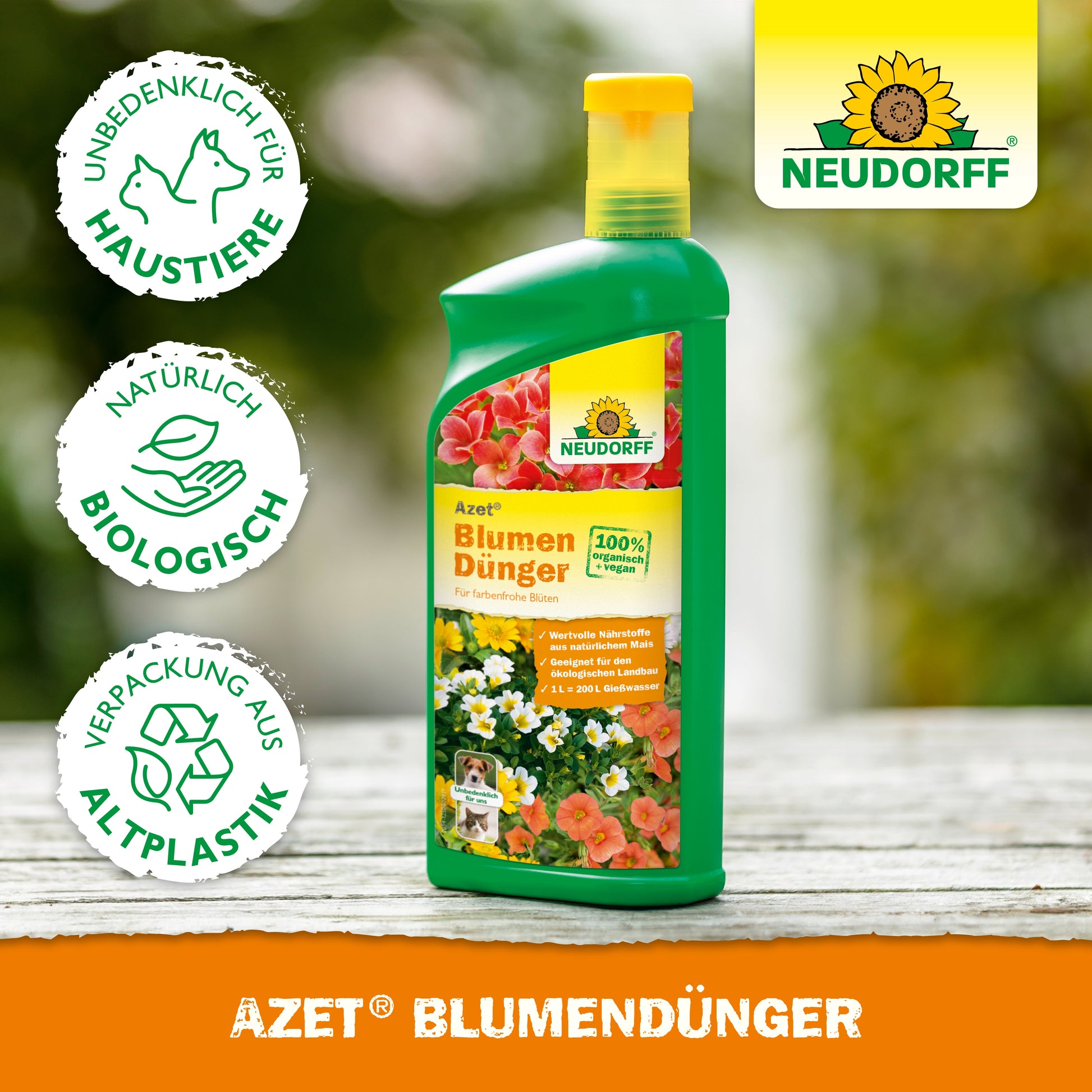 Eine grüne Flasche von Neudorff Shop Azet BlumenDünger flüssig steht auf Holz. Auf dem Etikett sind Blumen und Symbole abgebildet, die darauf hinweisen, dass dieser Flüssigdünger haustiersicher, natürlich und in einer Biokunststoffverpackung für gesundes Pflanzenwachstum ist.