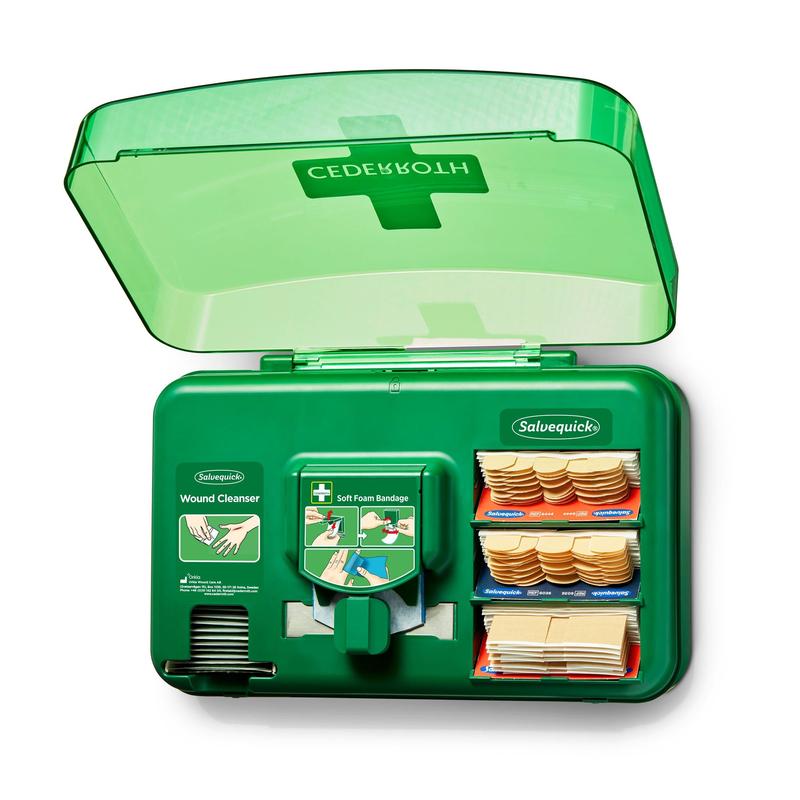 Der Orkla Wound Care AB Cederroth Wound Care Dispenser (20,3 x 30,6 x 15,5 cm, grün) wird an der Wand montiert und ist offen, mit geordneten Fächern für Wundreinigungsmittel, Anleitungen, weiche Schaumstoffverbände und Klebebinden.