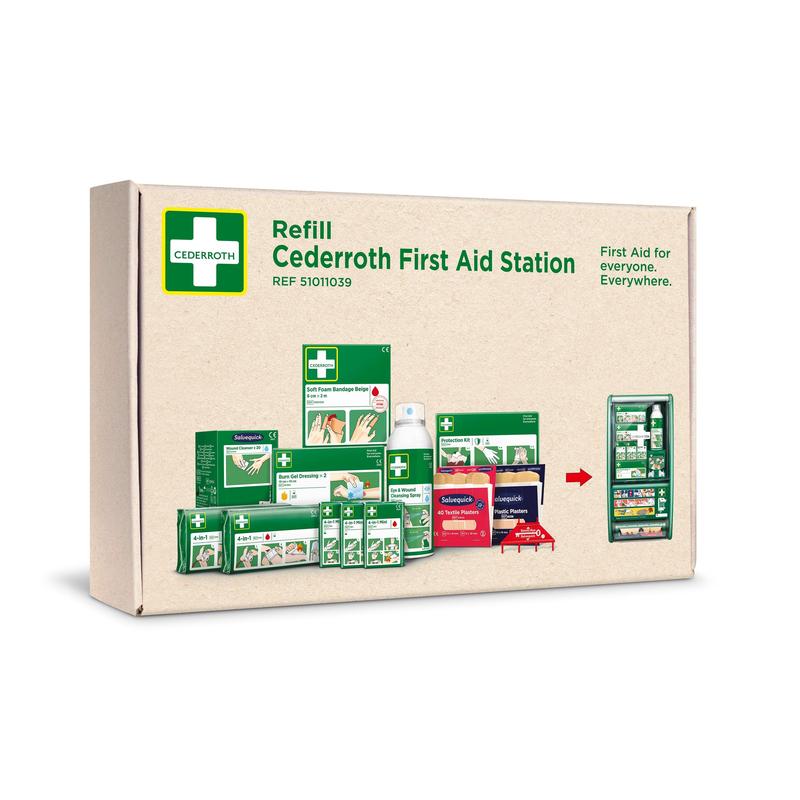 Ein Karton mit der Aufschrift "Cederroth erste-hilfe-mine für cederroth erste-hilfe-station ref 51011026" von Orkla Wound Care AB zeigt Abbildungen von Erste-Hilfe-Materialien und einer Station mit einem Pfeil, der auf die Wiederauffüllung hinweist.