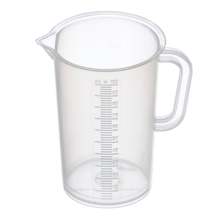 Der Messbecher aus Kunststoff (0,1L) von Diversey Deutschland GmbH & Co. OHG ist ein transparenter Messbecher mit Griff, Ausguss und ml-Skala bis 0,1L; abgebildet leer vor weißem Hintergrund. Packung: 1 Stück.