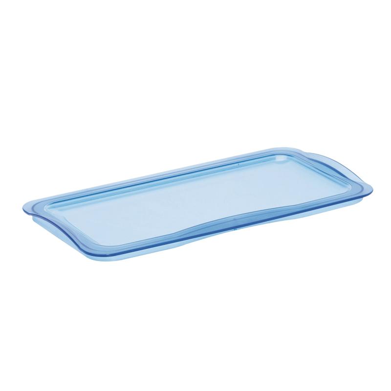 Die TASKI Mopp-Box Deckel von Diversey Deutschland GmbH & Co. OHG ist ein rechteckiger, transparenter blauer Kunststoffdeckel mit leicht erhabenen Kanten und abgerundeten Ecken, der flach auf weißem Grund liegt. Ideal für Hygiene- und Reinigungsaufgaben.
