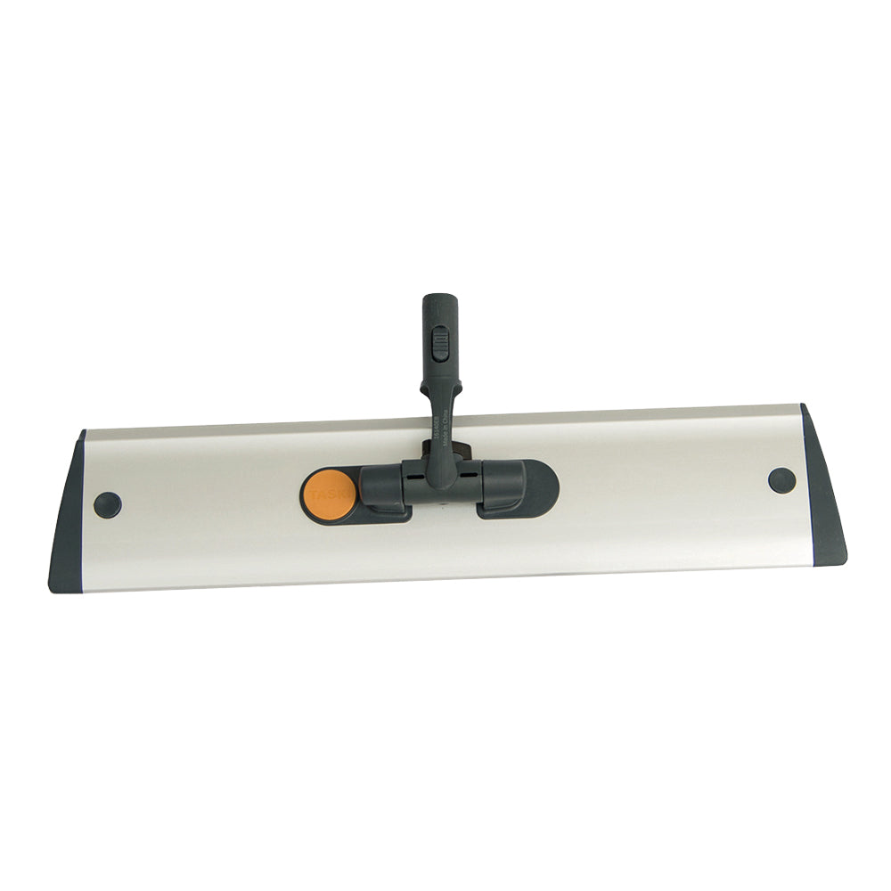 Der TASKI Jonmaster UltraPlus Mopphalter Aluminium von Diversey Deutschland GmbH & Co. OHG verfügt über eine Metallbasis, schwarze Kunststoffklammern, einen zentralen schwarzen Stielaufsatz und einen orangefarbenen Knopf - ideal für die professionelle Reinigung - vor einem weißen Hintergrund.