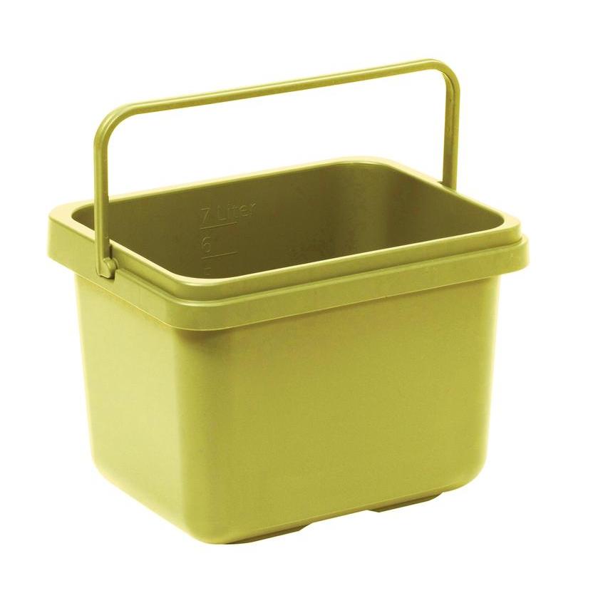 Der TASKI Tucheimer 7L von Diversey Deutschland GmbH & Co. OHG ist ein rechteckiger, olivgrüner Kunststoffeimer mit passendem Tragegriff und seitlichen Graduierungen für bis zu 7 Liter – perfekt für die Haushaltsreinigung.