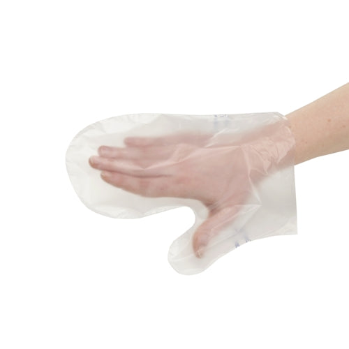 Eine Hand trägt einen PAPSTAR 100 Fäustling Handschuhe, Clean Hands transparent | Folie (100 Stück) der PAPSTAR GmbH vor schlichtem weißem Hintergrund.