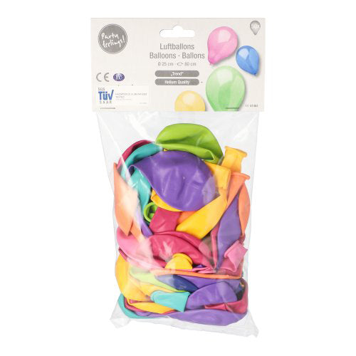 In einem transparenten Plastikbeutel der PAPSTAR GmbH befinden sich 50 sortierte Luftballons der Marke „Trend“ (Ø 25 cm) in verschiedenen Farben. Auf der Verpackung finden sich Markennamen, Abbildungen und Informationen in Deutsch und Englisch.