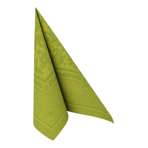 Eine gefaltete grüne PAPSTAR 20 Servietten "ROYAL Collection" 1/4-Falz (40x40 cm) mit dezentem Paisleymuster von PAPSTAR GmbH, ideal für eine stilvolle Tischdekoration, hochkant auf weißem Hintergrund.