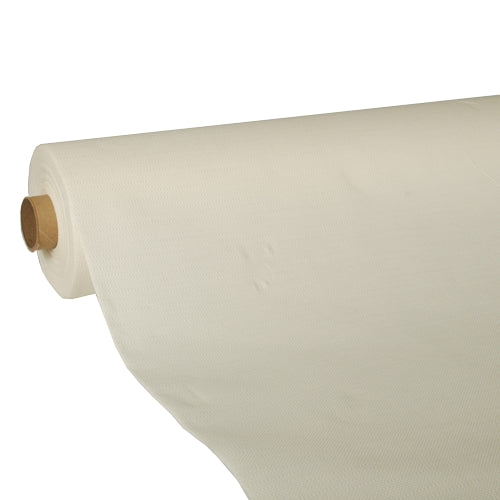 Eine große Rolle cremefarbener Tischdecke „ROYAL Collection“ der PAPSTAR GmbH, teilweise ausgerollt, um die glatte Textur und hochwertige Tissue-Qualität zu zeigen, ist um eine braune Pappröhre gewickelt.