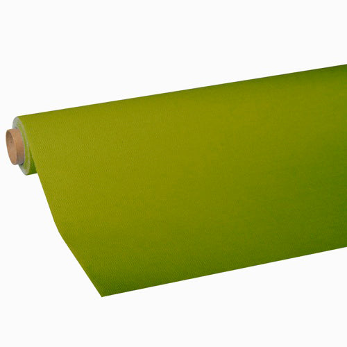 Eine Rolle grüne Tischdecke aus der Tissue-Kollektion „ROYAL“ der PAPSTAR GmbH ist teilweise auf weißem Untergrund ausgerollt. Der hochwertige Tissue-Stoff wirkt glatt und gleichmäßig gefärbt.