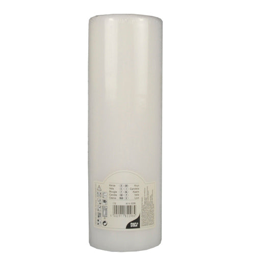 Die PAPSTAR Stumpenkerze Ø 80 mm · 250 mm weiss mit Flachkopf steht aufrecht mit Schrumpffolien-Etikett auf der unteren Hälfte; Der Hintergrund ist schlicht und ohne Ablenkungen.
