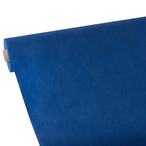 Vor weißem Hintergrund präsentiert sich eine schräg gestellte Starpak-Tischdecke, stoffähnlich Vlies „Soft Selection“ von Starpak in Blau.
