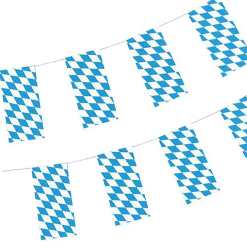 Die PAPSTAR GmbH Flaggenkette „Bayrisch Blau“ (10 m, Papier, schwer entflammbar) verfügt über ein bayerisches blau-weißes Rautenmuster – ideal für bayrische Feste. Lieferung im 1-teiligen Beutel.