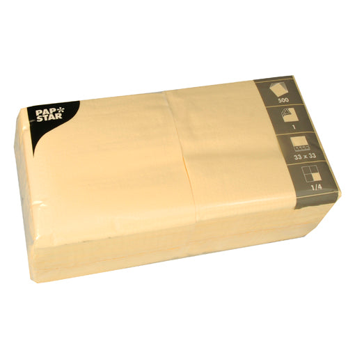 Eine versiegelte Packung PAPSTAR 500 Servietten, 1-lagig 1/4-Falz (33x33 cm) von PAPSTAR GmbH, ideal für die Gastronomie, enthält 500 beigefarbene Servietten mit Produktangaben in der rechten oberen Ecke der Kunststoffverpackung.
