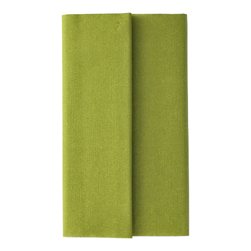 Eine sauber gefaltete grüne PAPSTAR Tischdecke aus der ROYAL Collection (120 cm x 180 cm, PAPSTAR GmbH) mit dezenter Struktur liegt auf weißem Untergrund, arrangiert mit einer leicht außermittigen vertikalen Falte.