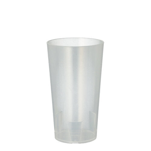 Ein schlichter, durchscheinender Starpak 10 Mehrweg-Trinkbecher von Starpak steht aufrecht auf weißem Untergrund. Der leere Becher hat ein schlichtes, konisches Design und eignet sich daher ideal für den mehrmaligen Gebrauch.