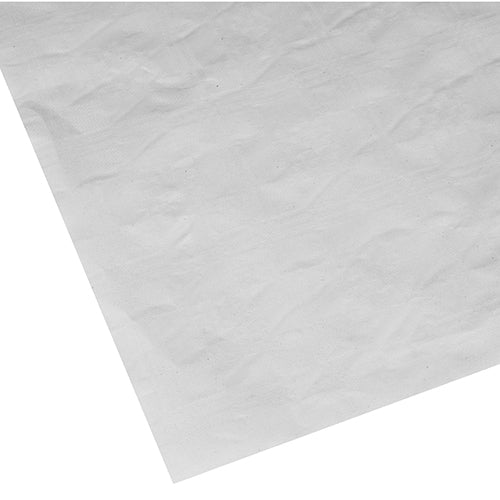 Das PAPSTAR 250 Blatt Papiertischtuch mit Damastprägung (70x60 cm, weiß) der PAPSTAR GmbH wird auf einem schlichten Hintergrund gezeigt, wodurch seine elegante Damaststruktur und die subtilen Falten hervorgehoben werden, ideal für eine stilvolle Tischdekoration.