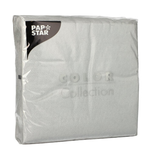 Eine versiegelte Packung PAPSTAR 100 Servietten, 1-lagig 1/4-Falz 33 x 33 cm von PAPSTAR GmbH, in hellgrau, FSC-zertifiziert und umweltfreundlich, mit sichtbarem Branding oben links auf der Plastikhülle.