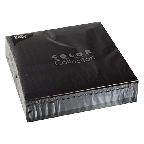 Eine versiegelte Packung mit 50 Servietten der PAPSTAR GmbH, 2-lagig 1/4-Falz, schwarze Papierservietten (40 x 40 cm) aus der „Color Collection“, mit silbernem Text, der leicht schräg auf weißem Hintergrund abgebildet ist.