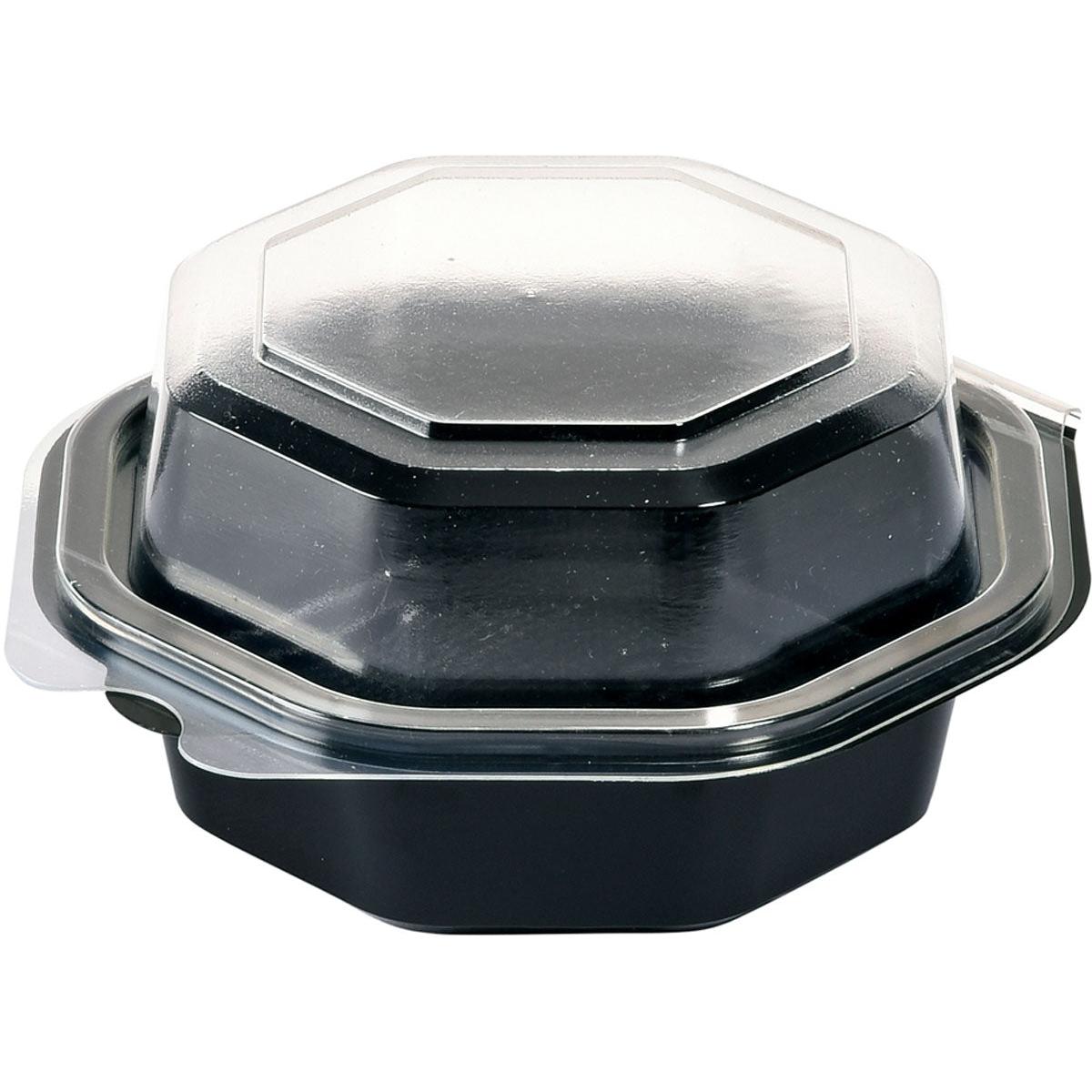 Der Octaview® Schwarz/Transparent PS 118x118x60 Takeout-Container der Duni GmbH mit schwarzem Boden und klarem, sechseckigem Deckel ist ideal für den sicheren Transport von Mahlzeiten und das Catering. Packung: 375 Stück.