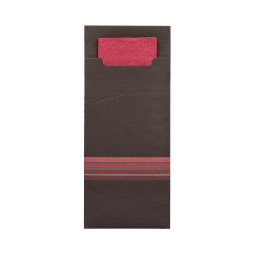 Eine schwarze rechteckige PAPSTAR 520 Bestecktasche (20 x 8,5 cm) der PAPSTAR GmbH mit drei roten Querstreifen an der Unterseite und teilweise geöffnet, um die passende 2-lagige rote Serviette (33 x 33 cm) im Inneren zu präsentieren.