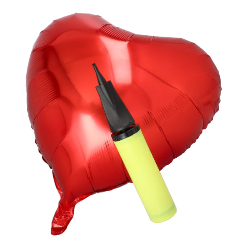 Ein teilweise aufgeblasener roter Folienluftballon in Herzform mit einer gelben Pumpe für Folienluftballons (28 x 4,5 cm, 1 Stück) der PAPSTAR GmbH obenauf, auf weißem Hintergrund – ideales Partyzubehör für jede Feier.