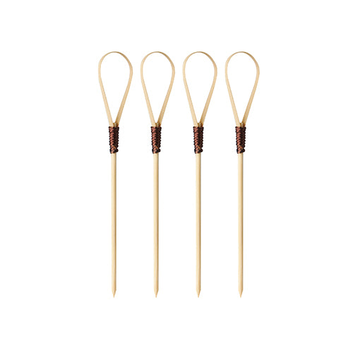 Vier PAPSTAR 100 Fingerfood - Picker Cocktailpicks der PAPSTAR GmbH mit Schlaufenkopf und dunkelbrauner Umhüllung, aufgereiht auf weißem Grund - ideal zum stilvollen Servieren bei Ihrer nächsten Veranstaltung.