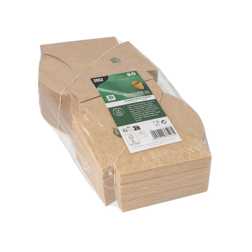Ein Stapel PAPSTAR Pommes-Frites-Schütten in Folie verpackt, braune Kartonschalen (11 x 11,5 x 5,3 cm), versehen mit einem grün-weißen Etikett mit Produktinformationen, Barcodes, Recyclingsymbolen und dem „100% Fair“-Siegel. Inhalt: 80 Stück.