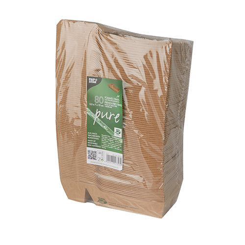 Ein Stapel PAPSTAR 80 Pommes-Frites-Schalen „pure“ (2-fach, braun, 100% Fair) der PAPSTAR GmbH, verpackt in Klarsichtfolie mit Frontetikett mit Produktinfos und Umweltsymbolen.