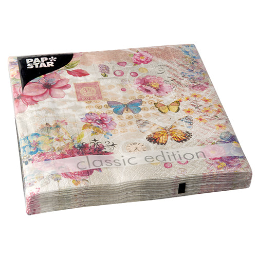 Eine Packung PAPSTAR 20 Servietten, 33 cm x 33 cm, 3-lagig, 1/4-Falz Design Set 2 von PAPSTAR GmbH. Die meist transparente Verpackung zeigt das dekorative Muster.