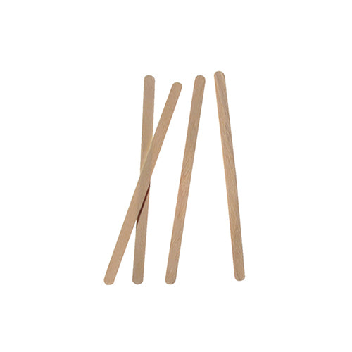 Fünf PAPSTAR 1000 Rührstäbchen aus Holz „pure“ (11 cm x 5 mm) von PAPSTAR GmbH sind zufällig auf weißem Hintergrund angeordnet.