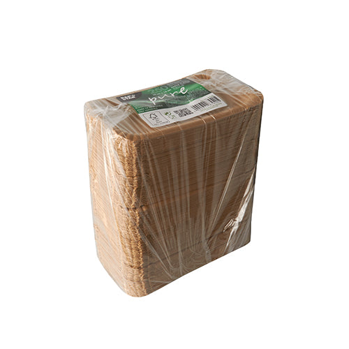 Ein Stapel PAPSTAR GmbH 250 Teller, Pappe "pure" eckig weiss Einwegteller ist in klarem Plastik mit einem grün-weissen Etikett verpackt. Sie sind umweltfreundlich und perfekt für bewusste Zusammenkünfte und stehen auf einem schlichten weißen Hintergrund.