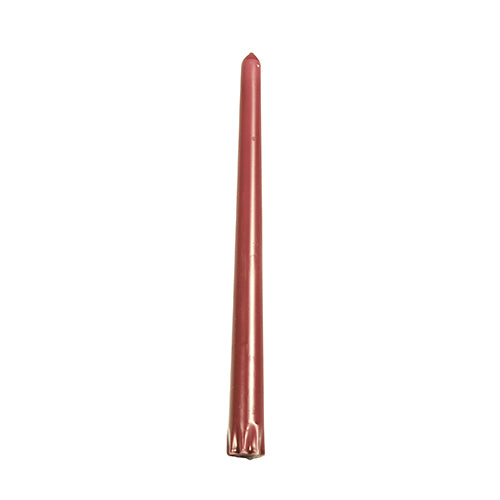Eine PAPSTAR 8 Leuchterkerze (Ø 2,2 cm, 25 cm, 100% Stearin) steht aufrecht mit glatter Oberfläche, spitzer Spitze und geriffeltem Fuß - ideal als lang brennende rote Kerze für Leuchter; von PAPSTAR GmbH.