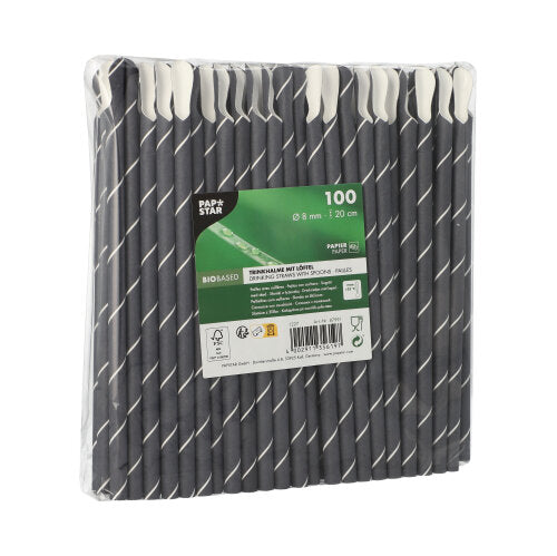 Eine transparente Kunststoffverpackung enthält 100 schwarze Papiertrinkhalme mit Löffelende der PAPSTAR GmbH, 8 mm Durchmesser, 20 cm lang. Auf dem Frontetikett sind Markenname, Produktdetails und Umweltzertifikate für Trinkhalme zu finden.
