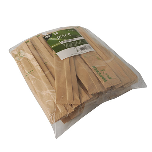 Ein durchsichtiger Plastikbeutel enthält 50 einzeln in Papier verpackte Holzgabeln (15,5 cm) von PAPSTAR, beschriftet mit Produktinformationen und der Marke „pure“, die auf umweltfreundliche Holzgabeln für eine nachhaltige Wahl hinweist.