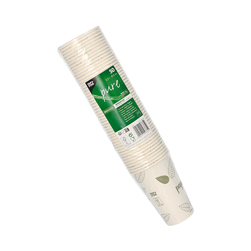 Die PAPSTAR 50 Trinkbecher, Pappe „pure“ „ZERO“ von PAPSTAR GmbH sind in klarer Folie mit grünem Etikett verpackt und kennzeichnen biologisch abbaubare Becher mit schlichtem Blättermuster aus nachhaltigen Materialien.