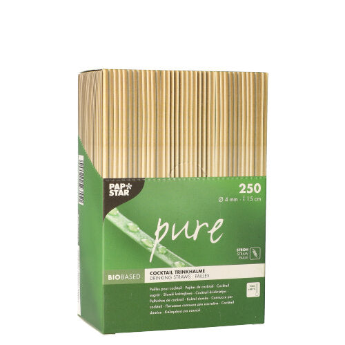 Der Spenderkarton der PAPSTAR GmbH enthält 250 Cocktail-Trinkhalme „pure“ aus Stroh (Ø 4 mm, 15 cm). Die grün-beige Box zeigt auf der Vorderseite mehrsprachige Produktinformationen.