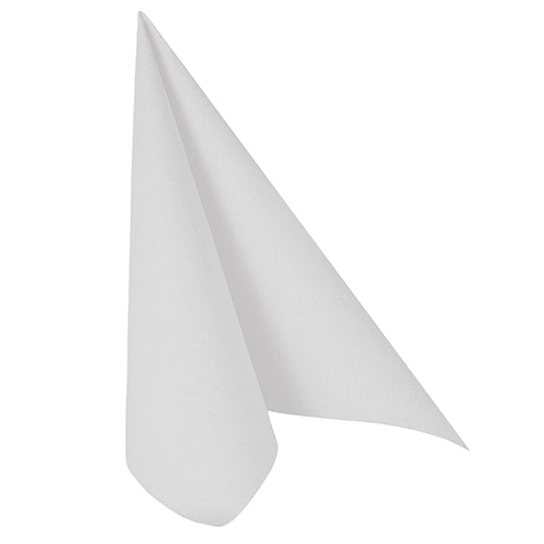 Eine einzelne weiße PAPSTAR Serviette „ROYAL Collection“ (40x40 cm, 1/4-Falz) der PAPSTAR GmbH ist hochkant in einer Dreiecksfaltung auf schlichtem, weißem Untergrund abgebildet.
