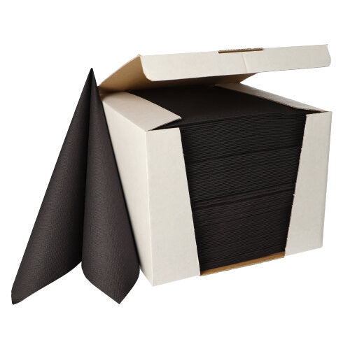 In einer weißen Kartonschachtel der PAPSTAR GmbH befinden sich 100 schwarze 1/4-Falz-Servietten (40x40 cm) der „ROYAL Collection“, wobei zwei luxuriöse Servietten teilweise herausgelöst aufrecht neben der Schachtel stehen.