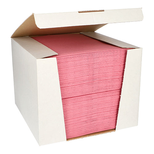 In einem geöffneten Karton liegt ein Stapel von 100 PAPSTAR Servietten „ROYAL Collection“ 1/4-Falz 40 cm x 40 cm der PAPSTAR GmbH, übersichtlich angeordnet und aus hochwertigem Material gefertigt.