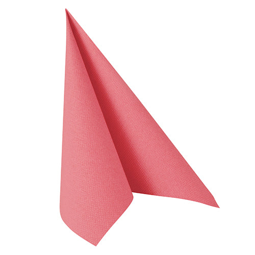 Eine einzelne PAPSTAR 100 Servietten „ROYAL Collection“ 1/4-Falz (40 x 40 cm) der PAPSTAR GmbH ist hochkant in Dreiecksform auf weißem Untergrund gefaltet und hebt so edle Servietten aus hochwertigem Material hervor.