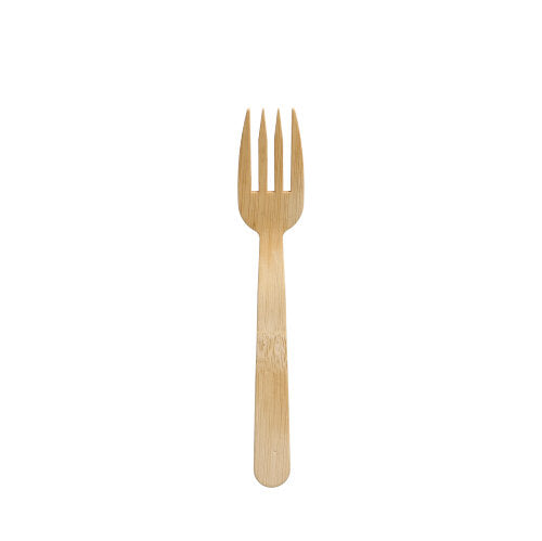 Eine einzelne PAPSTAR 50 Fingerfood - Gabeln, Bambus „pure“ Gabel der PAPSTAR GmbH mit vier Zinken ist zentriert auf einem schlichten weißen Hintergrund platziert und unterstreicht die Eleganz des umweltfreundlichen Einwegbestecks.