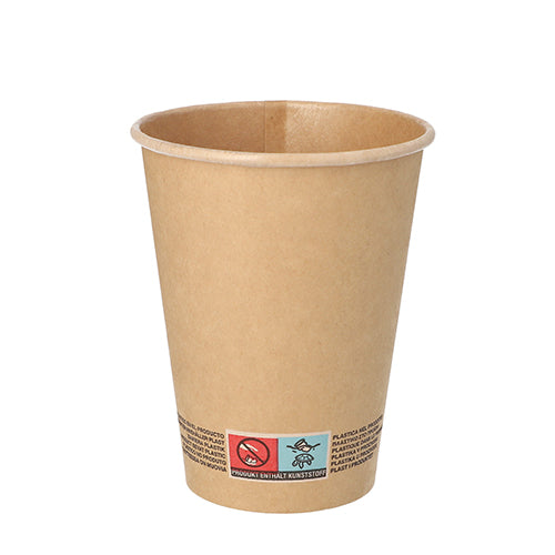 Auf weißem Untergrund steht aufrecht ein schlichter brauner PAPSTAR 50 Trinkbecher aus Pappe (0,3 l) der PAPSTAR GmbH, am unteren Rand mit Warnhinweis und Recyclingsymbolen versehen.