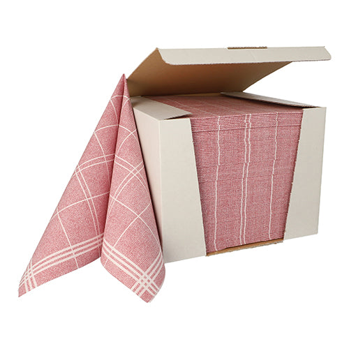 Eine Spenderbox aus Karton mit einem Stapel PAPSTAR 100 Servietten "ROYAL Collection" 1/4-Falz (40 x 40 cm) der PAPSTAR GmbH, rot-weiß kariert, teilweise herausgezogen auf schlichtem weißem Untergrund.