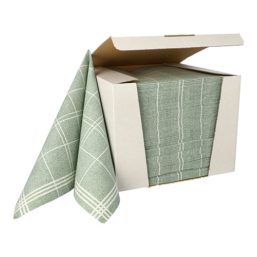 In einem geöffneten Karton liegt ein Stapel PAPSTAR 100 Servietten "ROYAL Collection" 1/4-Falz (40x40 cm) der PAPSTAR GmbH, grün mit weißem Karomuster. Eine hochwertige Serviette ist teilweise herausgezogen und seitlich über den Karton gelegt.
