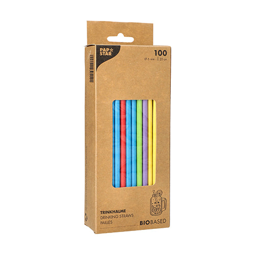 Die Box der PAPSTAR GmbH enthält 100 PAPSTAR 6 mm Papierstrohhalme in den Farben blau, rot, gelb und grün. Die Pappschachtel hat ein kleines Sichtfenster für die Strohhalme und zeigt auf der Vorderseite Produktinformationen in schwarzer Schrift.